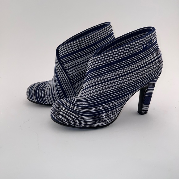 *Like New* United Nude Fold Hi Elastic Ankle Booties in Navy/White, Size 38/8 - Picture 4 of 6